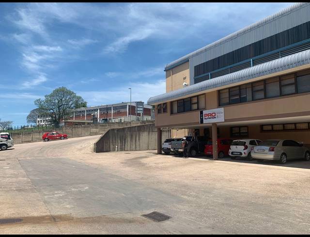 1,000M² WAREHOUSE TO LET IN WESTMEAD